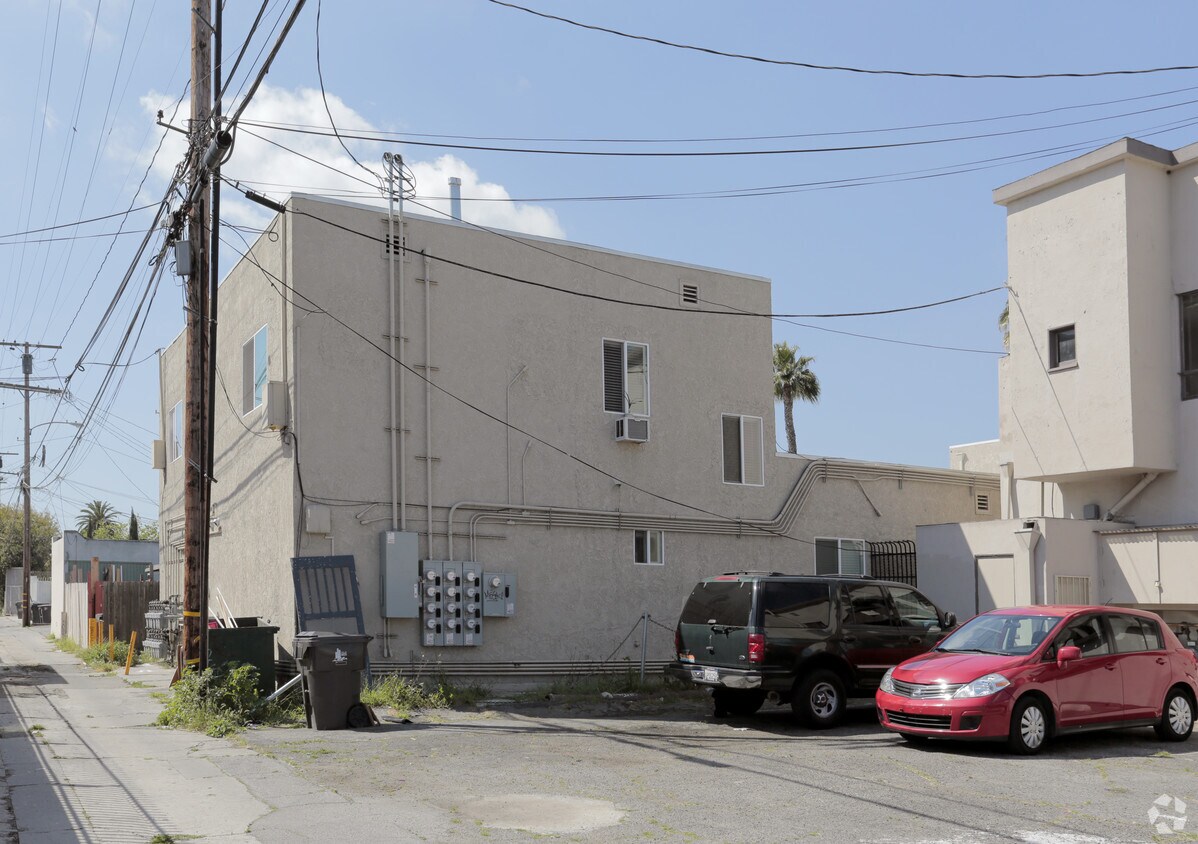 Building Photo - 2284 Long Beach Blvd
