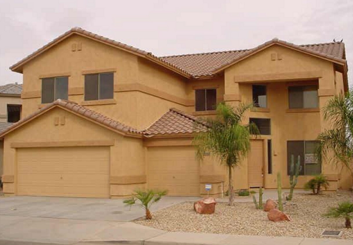 Primary Photo - 5 Bedroom + 3 Bathroom + 3 Car Garage Near...