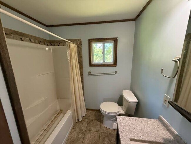 Building Photo - MIL-2117