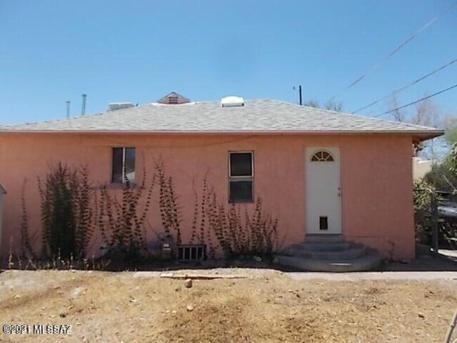 Building Photo - 804 N Perry Ave