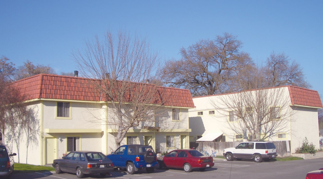 Primary Photo - 639 Park St