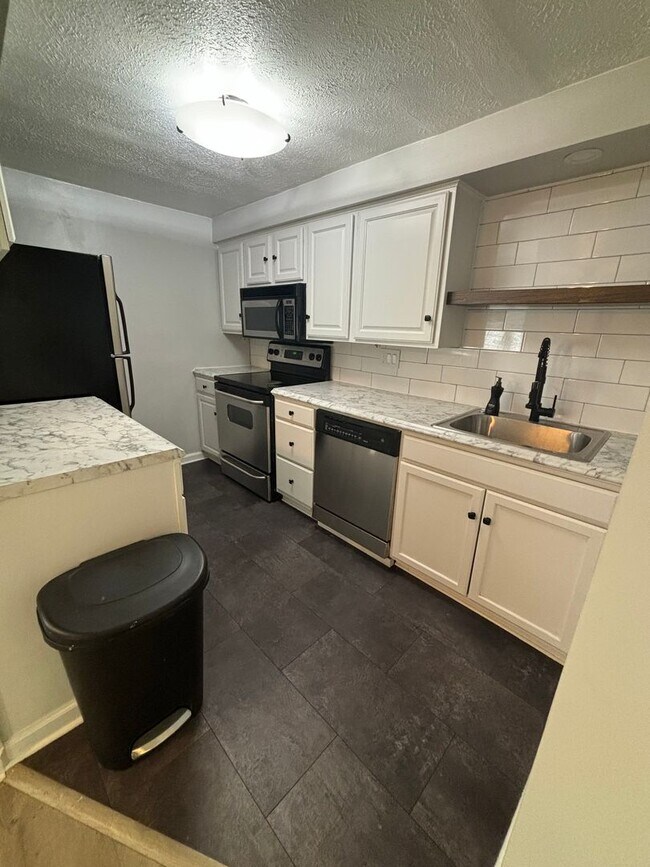 Foto del edificio - 2 Bedroom Condo in Hunting Ridge!