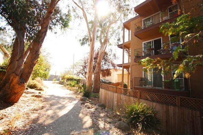 Foto del edificio - 5412 Claremont Ave