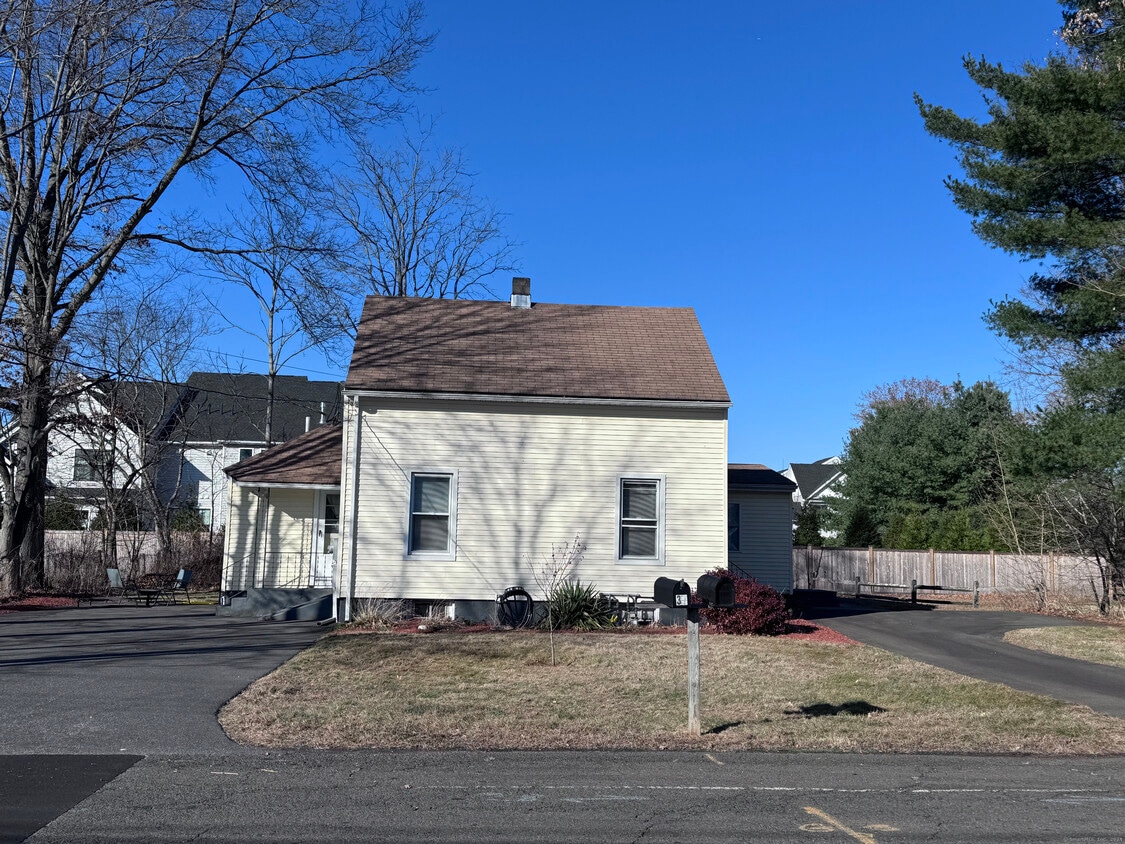 Primary Photo - 37 Landin St