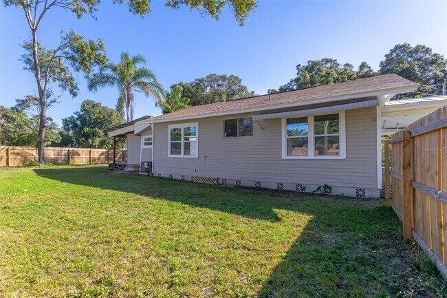 Foto del edificio - 1571 S Myrtle Ave