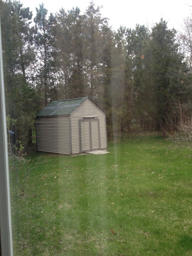 Building Photo - COMING SOON!! SPACIOUS RANCH HOUSE ON ONE ACRE W/ATTACHED GARAGE