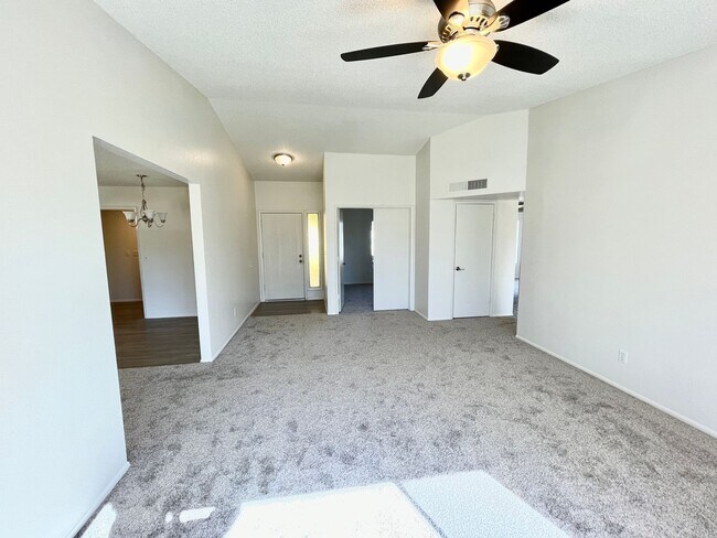 Foto del edificio - Beatufiul 3 Bed/2 Bath Single Level Home I...