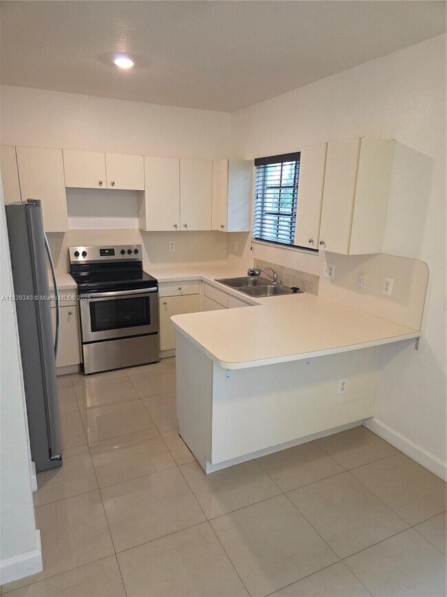 Foto del edificio - 2630 NE 3rd Dr