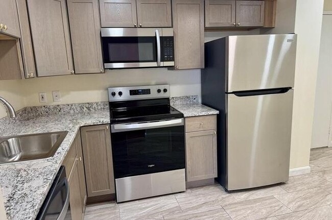 Building Photo - 1004 Paradise Rd