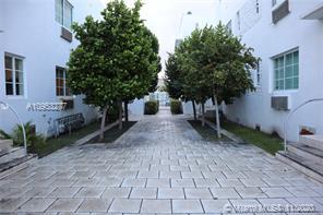 Foto del edificio - 8415 Harding Ave