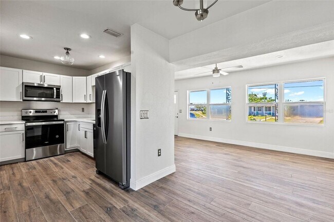 Foto del edificio - **FIRST MONTHS RENT FREE** Waterfront 3 Be...