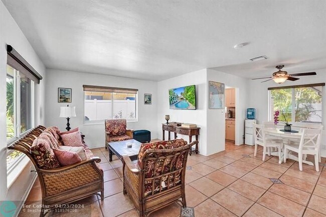 Building Photo - 4542 Sea Grape Dr