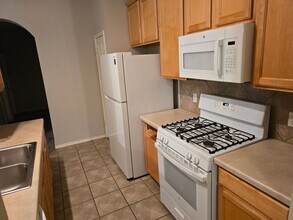 Building Photo - 16100 S Great Oaks Dr