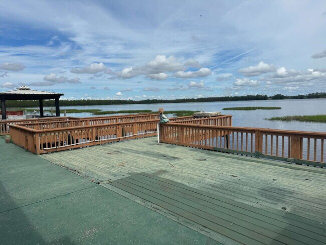 Building Photo - Cozy and Convenient Water Front 2/1 in St. Cloud's Shelter Cove