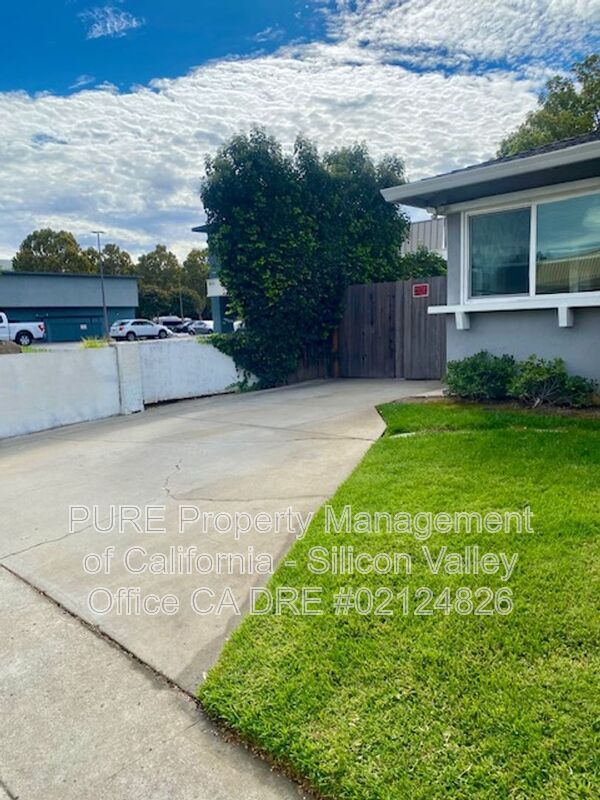 Foto del edificio - 5831 Beswick Dr