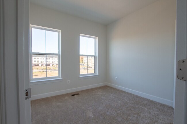 Building Photo - 5205 Ridgeview Retreat Dr