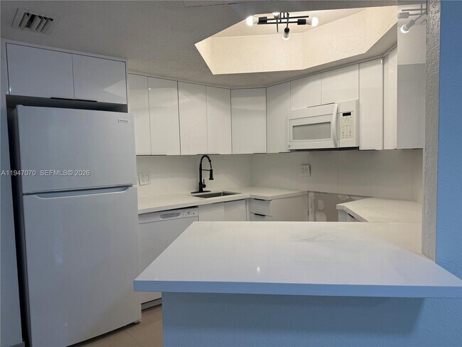 Building Photo - 8323 Lake Dr