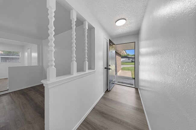 Photo - 3232 Parker Dr House