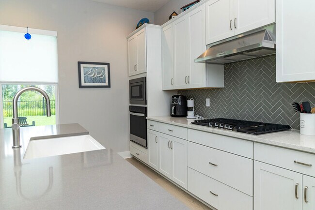 Building Photo - 110 Oak Pk Dr