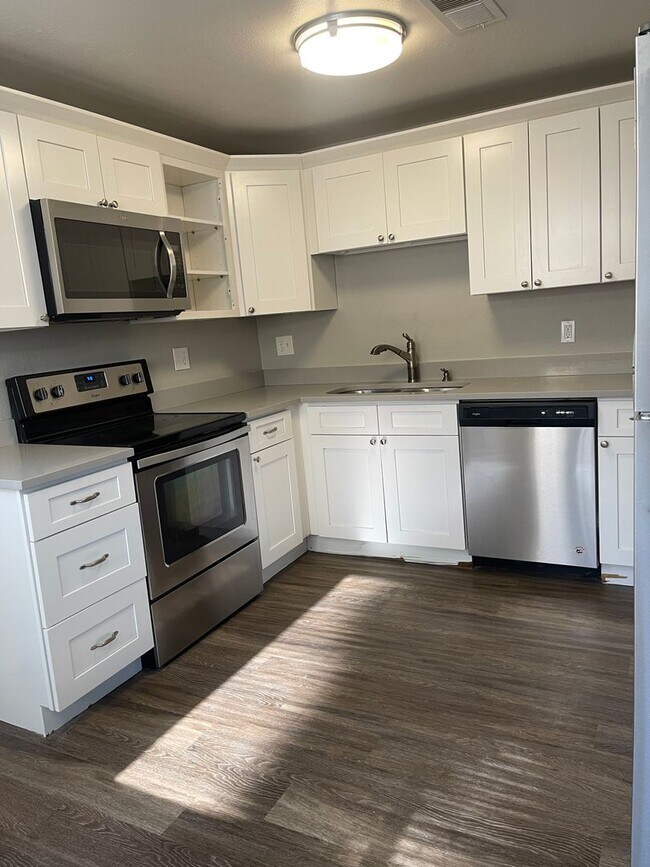 Photo - 3 Bedroom 2 Bathroom Condo in Lakewood