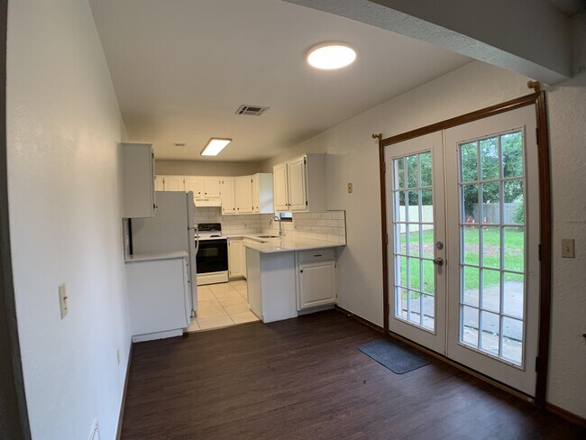 Building Photo - 805 Hawks Nest Dr