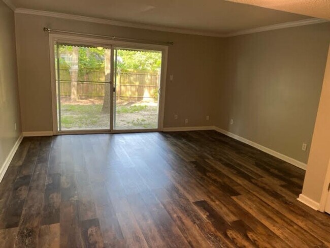 Foto del edificio - Check Out This 2BD/1.5B Townhome!