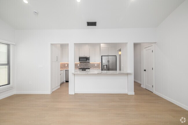 1 habitación, 1 baño - 750 pies cuadrados - Cocina - 9940 Robbins Dr