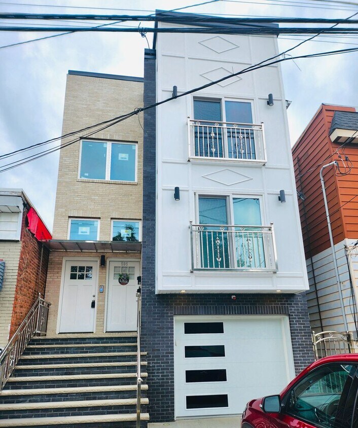 Photo - 595 N 11th St-