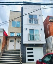 Building Photo - 595 N 11th St
