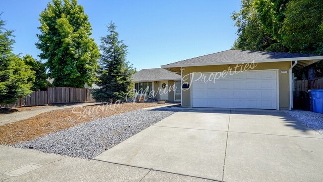 Building Photo - ~Beautiful Updated 4 Bed/2 Bath in Rohnert...