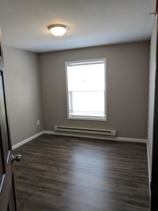 Building Photo - 307 7th Ave