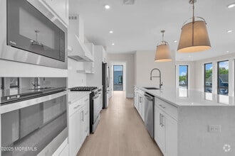 Building Photo - 218 3rd Ave