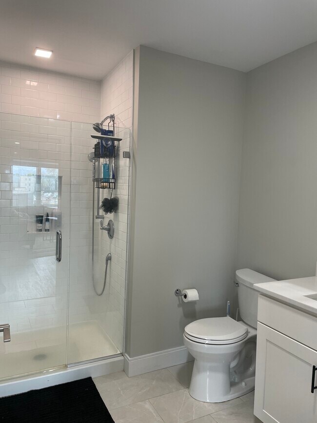 Building Photo - 206 Old Colony Ave