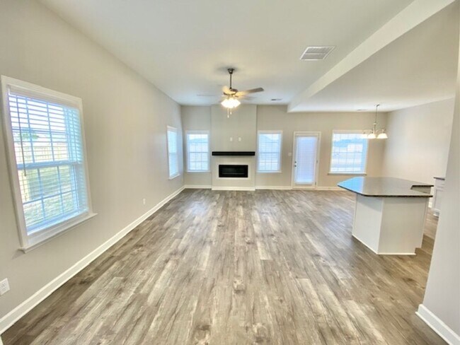Building Photo - TealCove 5433