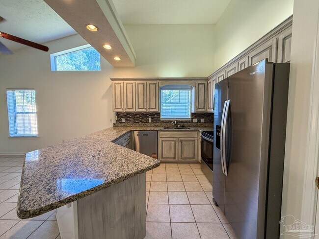 Foto del edificio - 1341 Tiger Lake Dr