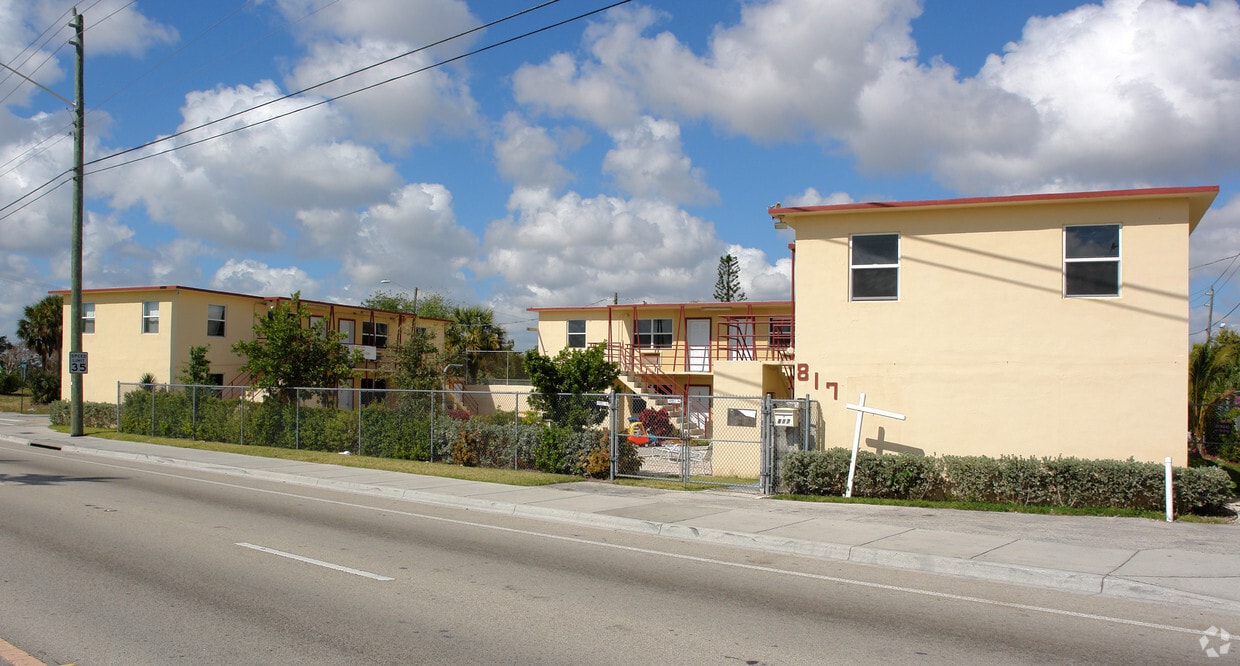 Primary Photo - 817 N Dixie Hwy