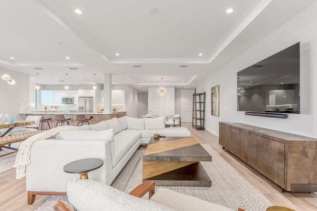 Building Photo - 41 SW Seminole St