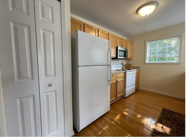 Building Photo - 2806 Barclay Wy