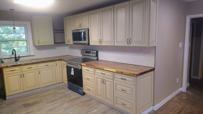 Cocina y encimeras nuevas - 2626 Vucrest Ave