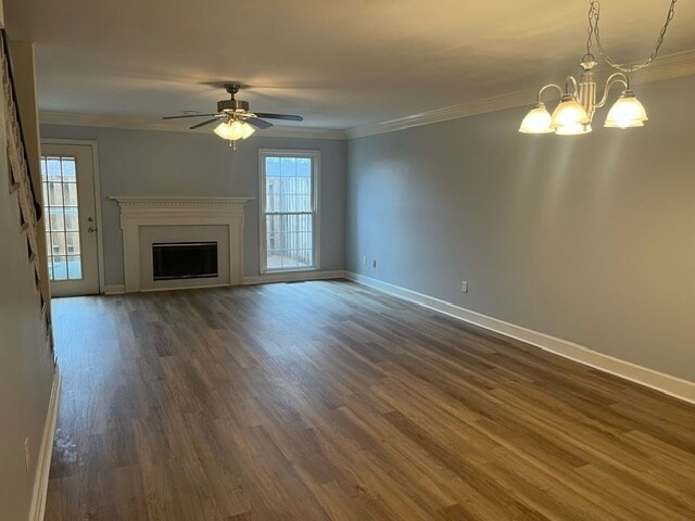 Sala de estar - 1212 Chason Dr