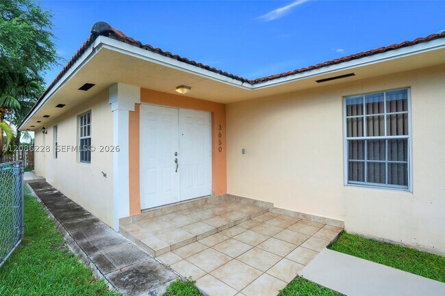 Building Photo - 3650 SW 27th St