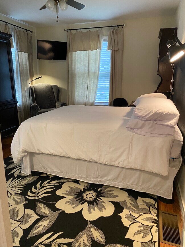 Full Suite - 938 Dalzell St
