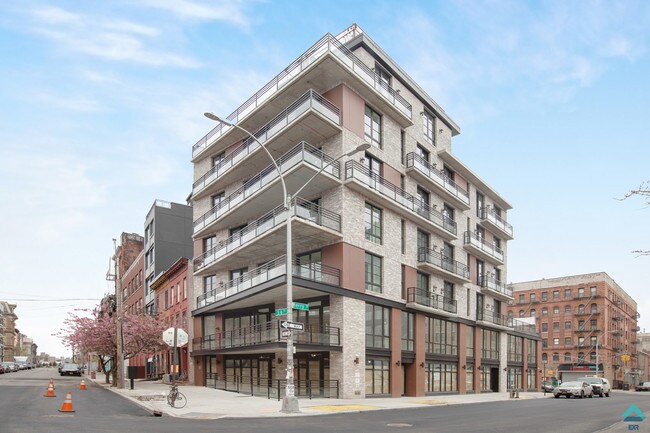 Building Photo - 82 S 6th St