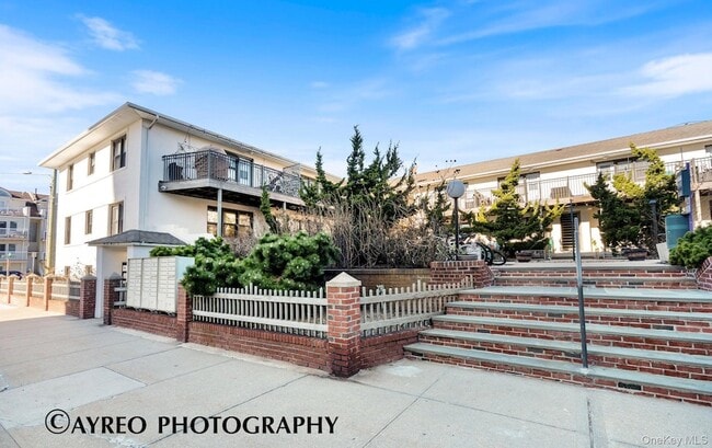 Photo - 65 W Broadway Apartment