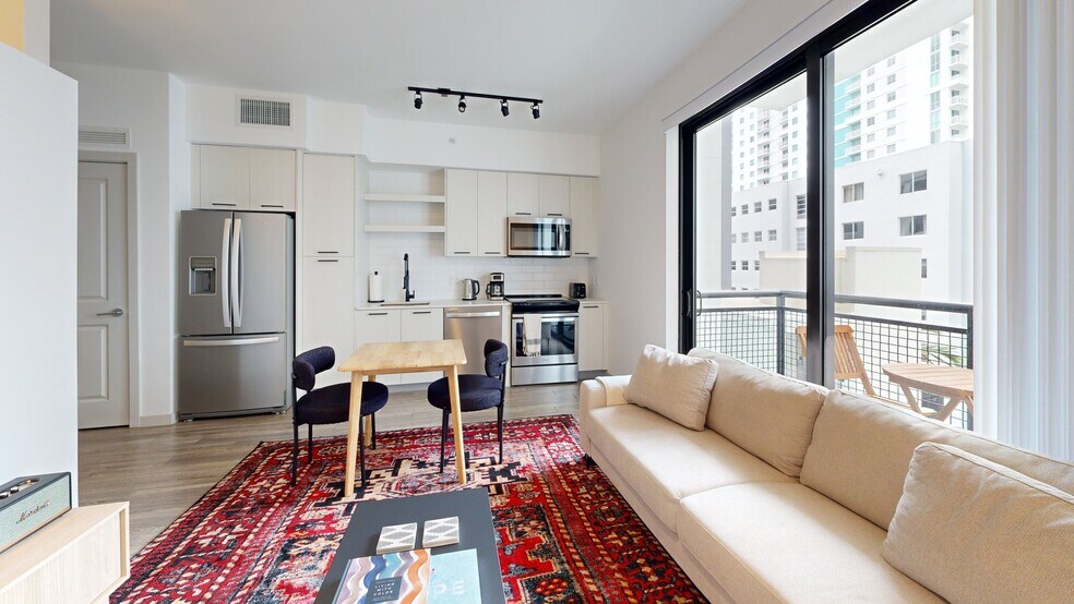 221 SW 12th St