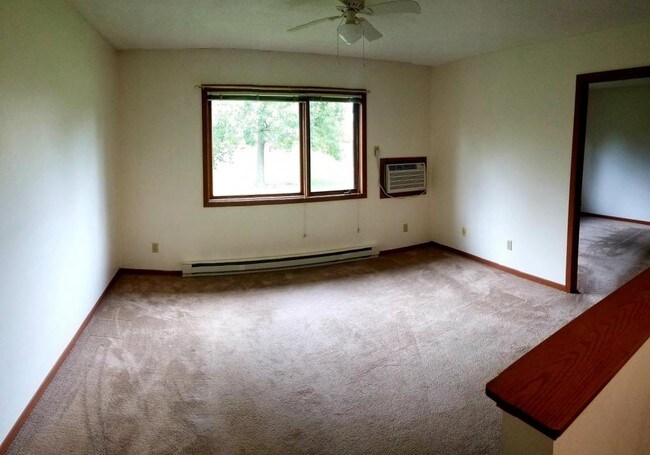 Building Photo - 106 1st St NE Apt #8, DeSmet SD 57231