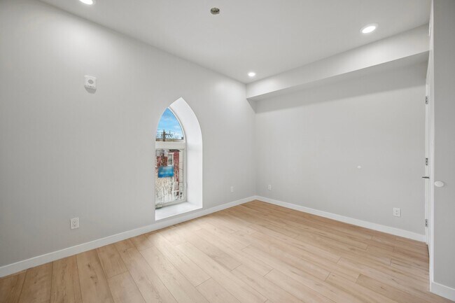 Foto del edificio - 3727 Baring St