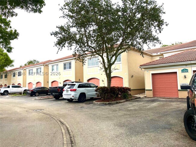 Building Photo - 2490 Centergate Dr