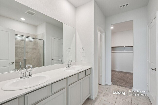 Building Photo - 2115 Clarion Dr