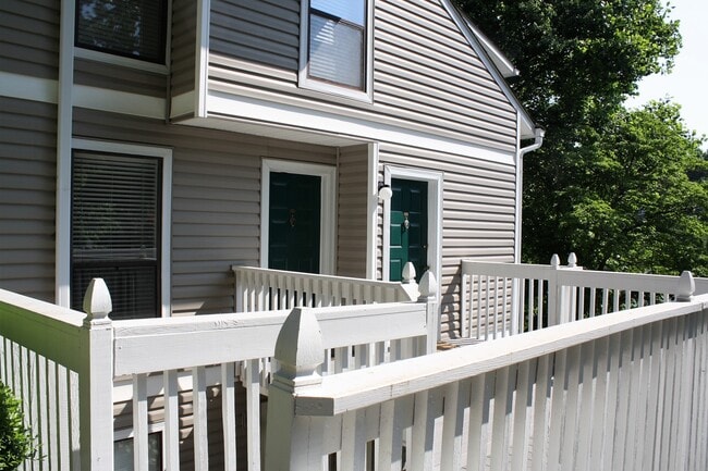 Photo - Just outside the perimeter at 75 and 285! Apartment